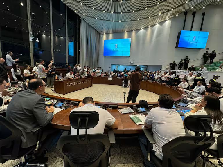 El Concejo de Medellín ha dado luz verde a la enajenación de las acciones que las Empresas Públicas de Medellín (EPM) poseen en Tigo-UNE