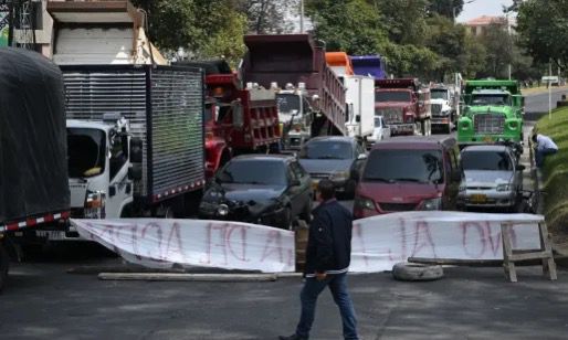 Paro camionero persiste tras falta de consenso en negociaciones