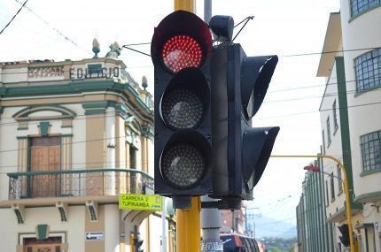 Trasladarán semáforo del barrio Topacio a la intersección de la calle 103 en Ibagué para mejorar la seguridad vial