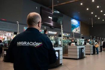 Persisten los Retrasos en Aeropuertos Colombianos: ‘Plan Tortuga’ se Mantiene ante Falta de Acuerdos Laborales