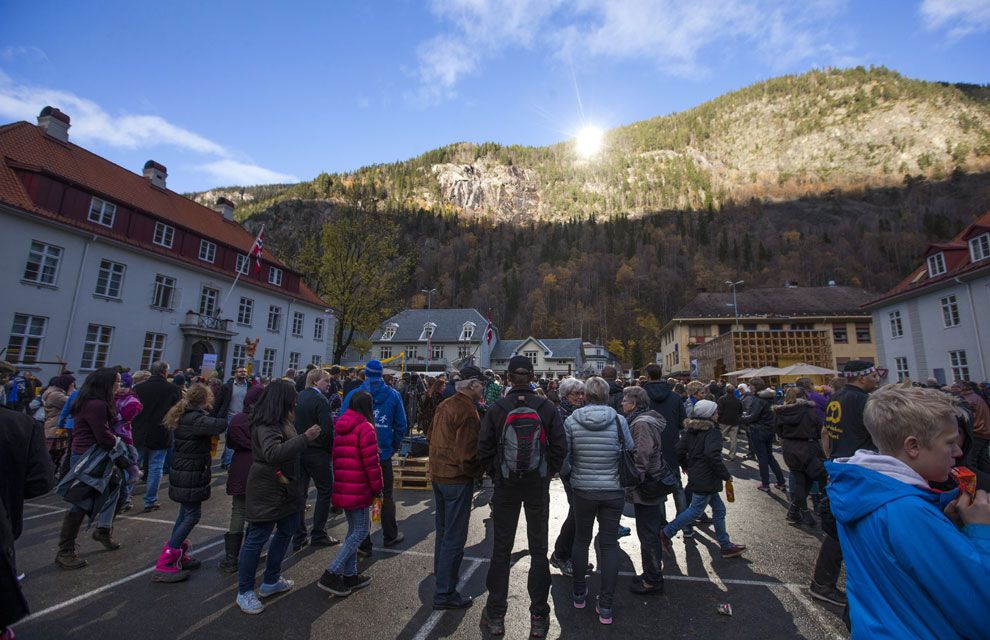 En Noruega existe un pueblo al que no le llega la luz del sol así que recibe luz a través de un espejo