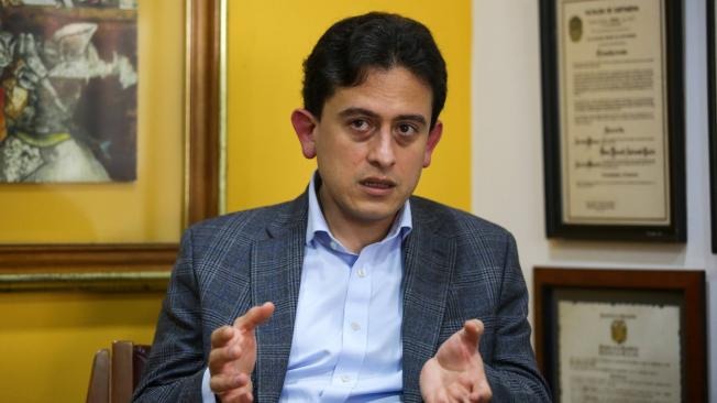 Escándalo por listado de funcionarios y congresistas que pidieron cargos en la Dian y Aduanas