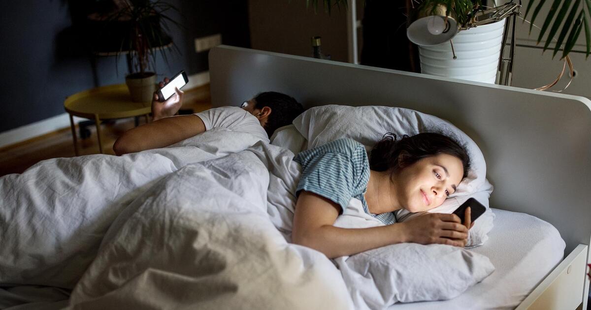 Esto es lo que pasa en tu cerebro cuando lo primero que haces al despertar es mirar el celular