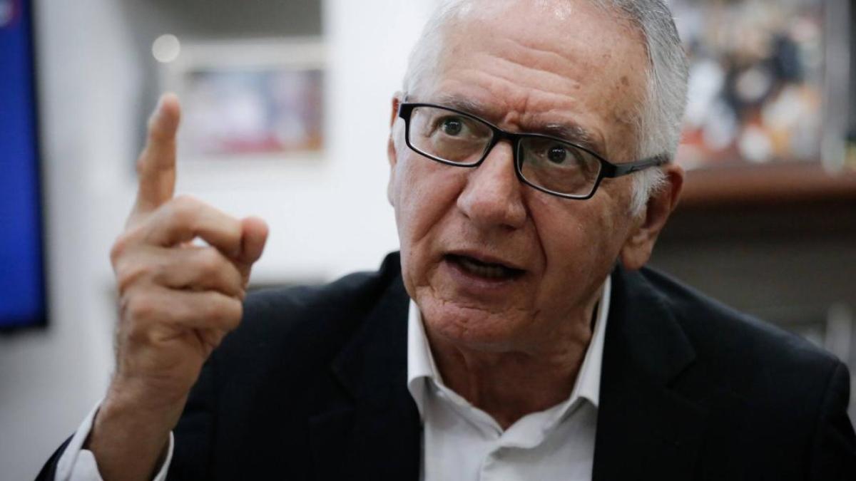Las EPS tienen deudas de más de $25 billones con el sistema de salud, alerta el ministro Guillermo Jaramillo