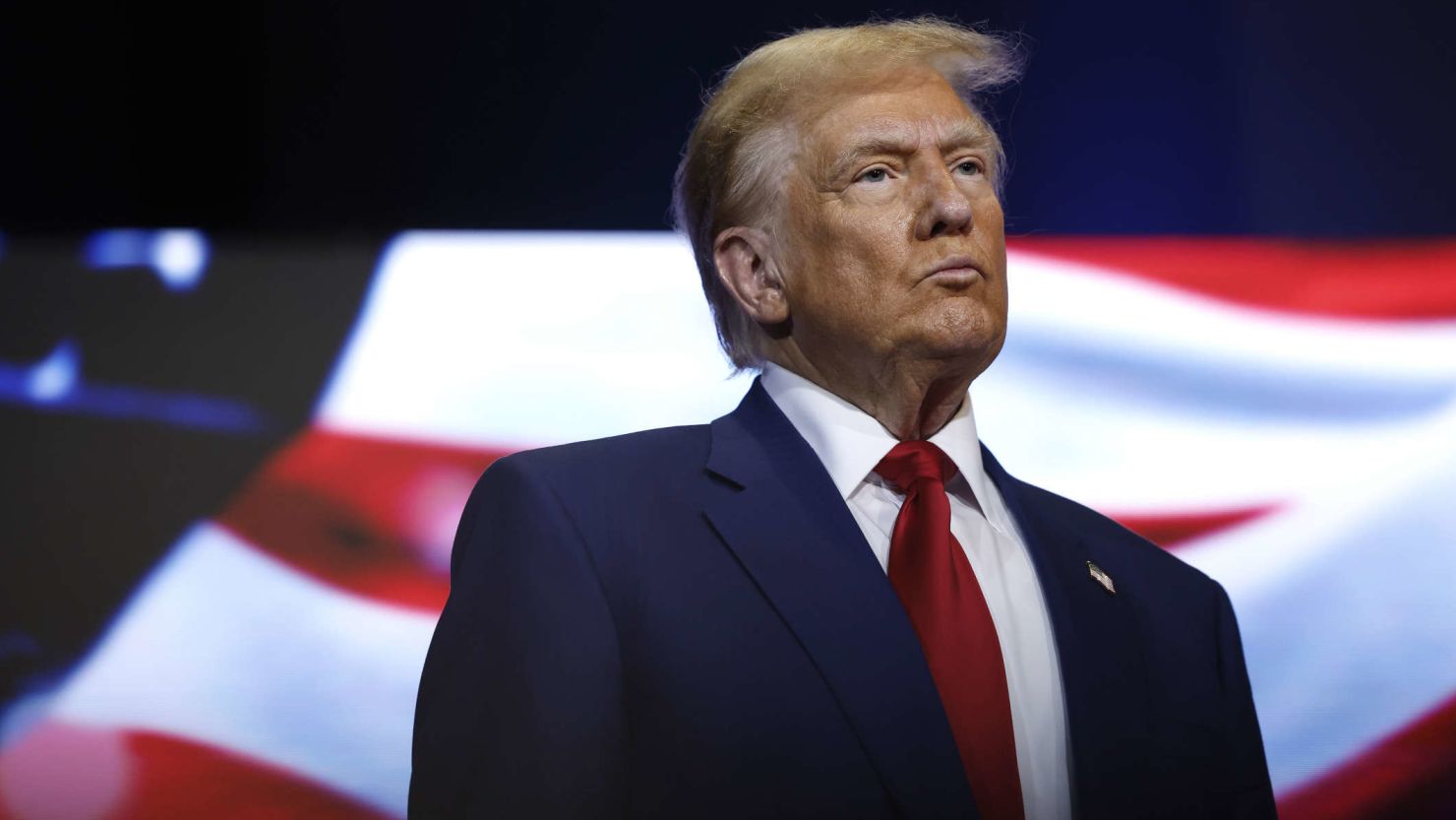 Trump anuncia que impondrá aranceles del 25% a países que negocien con el petróleo venezolano