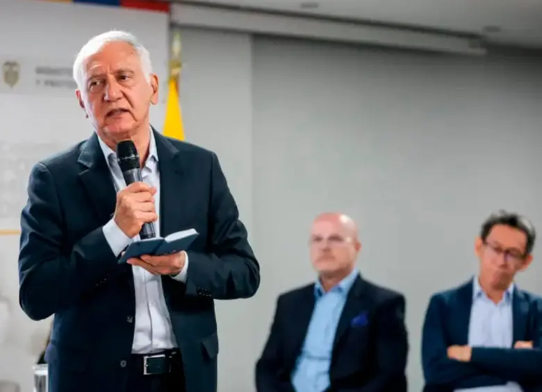 MinSalud advierte posible intervención a gestores farmacéuticos por acaparamiento de medicamentos