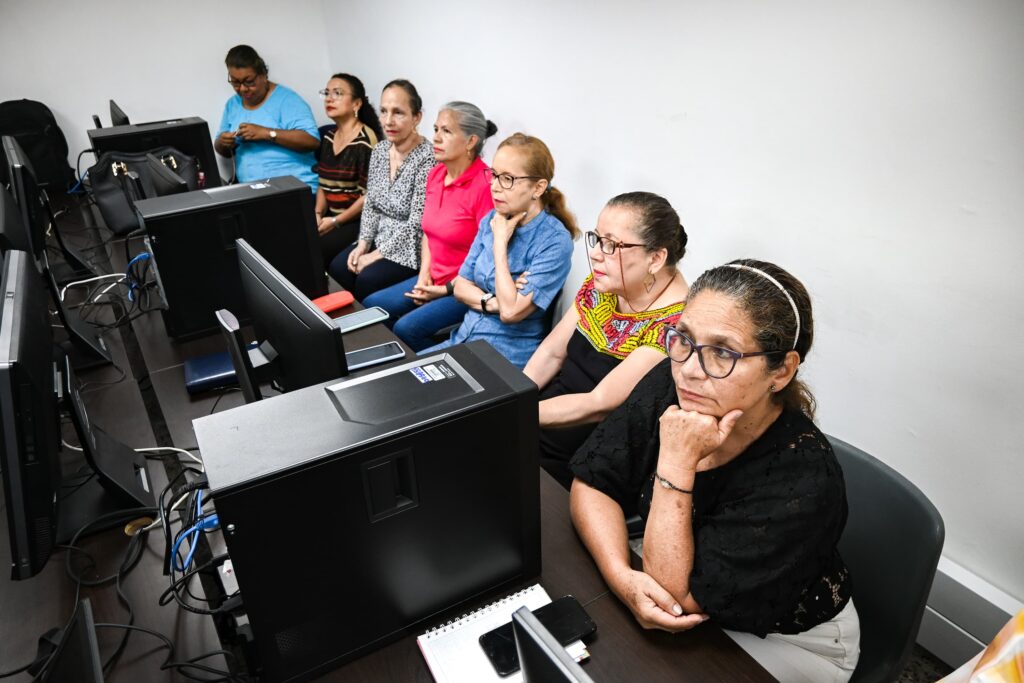 ¡Tu negocio en la web y con IA! Microempresarios de Ibagué podrán crear su página gratis y capacitarse sin costo