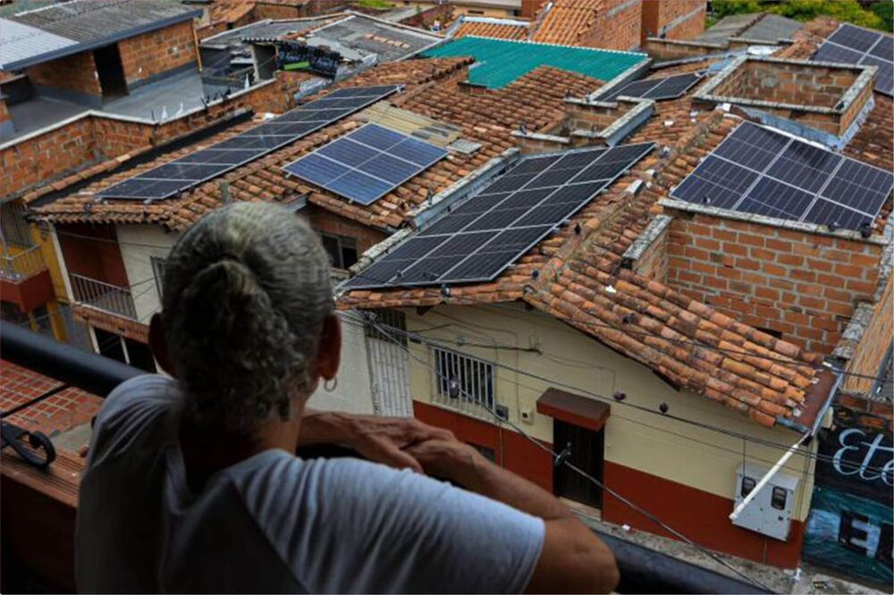 ¿Adiós a los subsidios? Petro propone techos solares para estratos bajos y sube la cuenta a los estratos altos