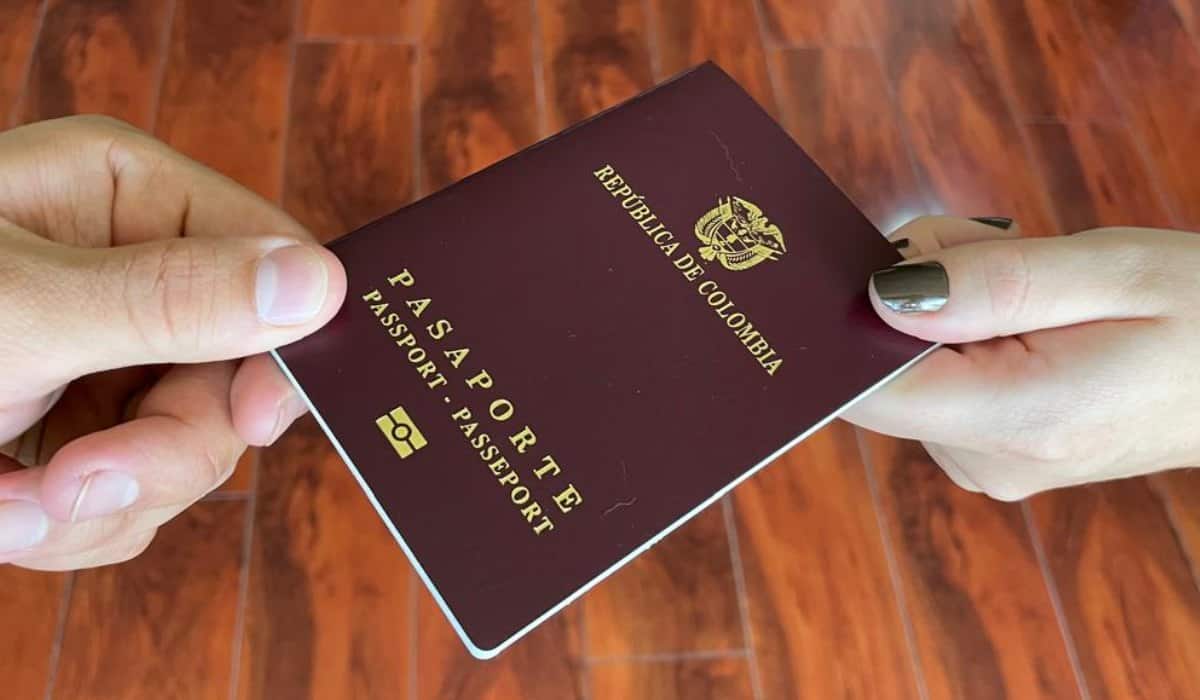 ¿Francia detrás del negocio de los pasaportes colombianos? Revelan participación secreta de IN Groupe sin anuncio oficial del Gobierno