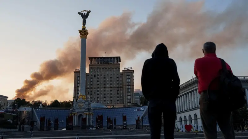 Rusia bombardea por primera vez la sede del gobierno ucraniano en un ataque “despiadado”