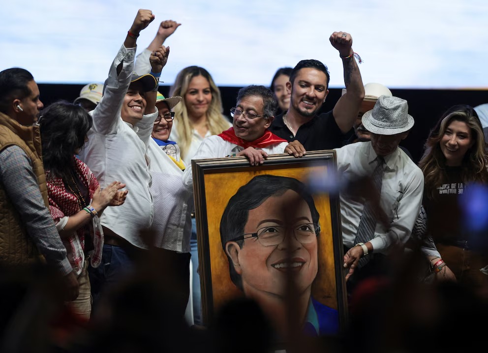 “¡Pónganme a Vicky o a Pinzón y les gano!”: Petro revive el debate sobre reelección y lanza guiño a una constituyente desde Tolima
