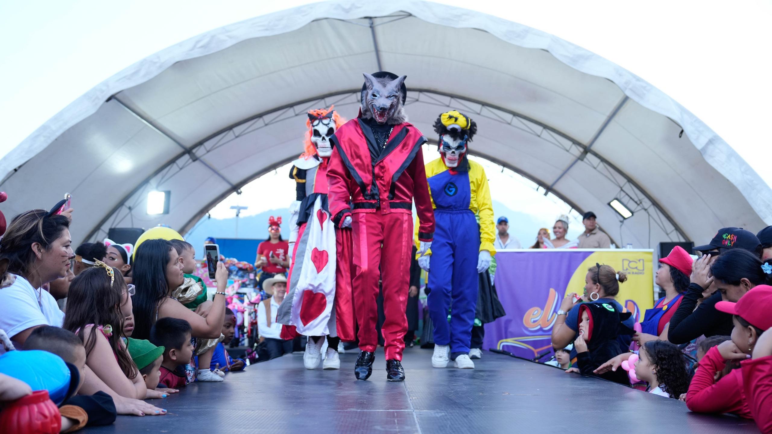 Ibagué se vistió de color: más de 5.000 niños y sus mascotas llenaron de alegría la Carrera Quinta en una tarde mágica de disfraces